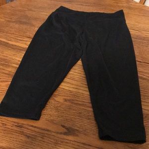 Solid Black Capri Leggings, EUC